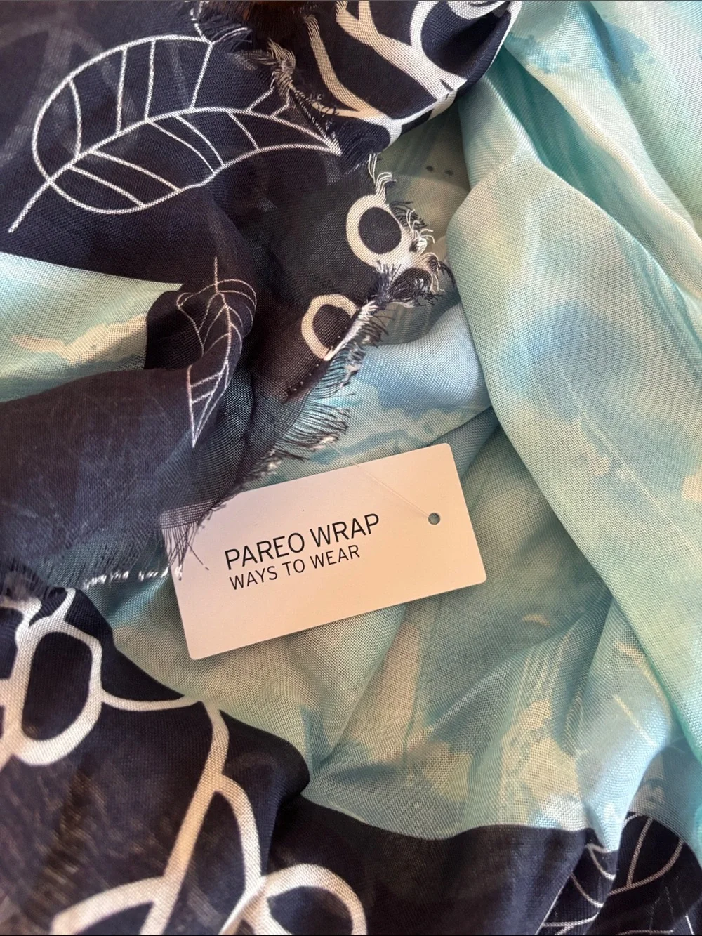 NWT Nordstrom Navy/Aqua/White Botanical Abstract Motif Women's Scarf/Pareo